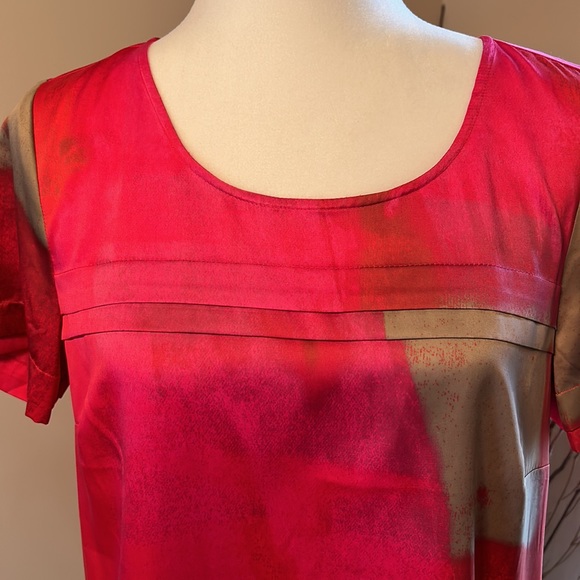 DKNY Water color short sleeve zipper back top szM NWT - Picture 5 of 9